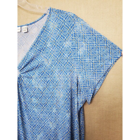 Susan Graver Petite Blue Geo Printed Liquid Knit Short Sleeve Tunic Size 2XP - Picture 2 of 7